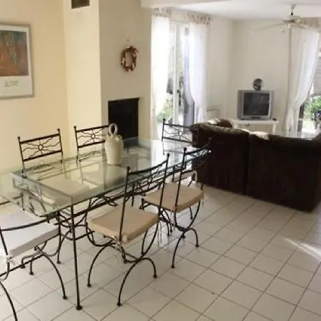 Three-bedroom With Terrasse, Garden And Private Swimming Pool 85 *